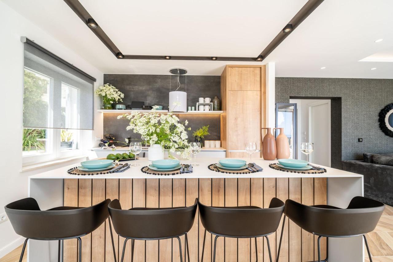 Gorgeous Ground Floor W/ Minipool & Patio Apartment ดูบรอฟนิก ภายนอก รูปภาพ